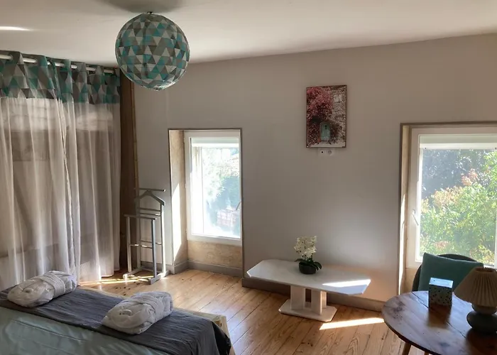 Casa de Férias Demeure De Charme à La Campagne Laruscade